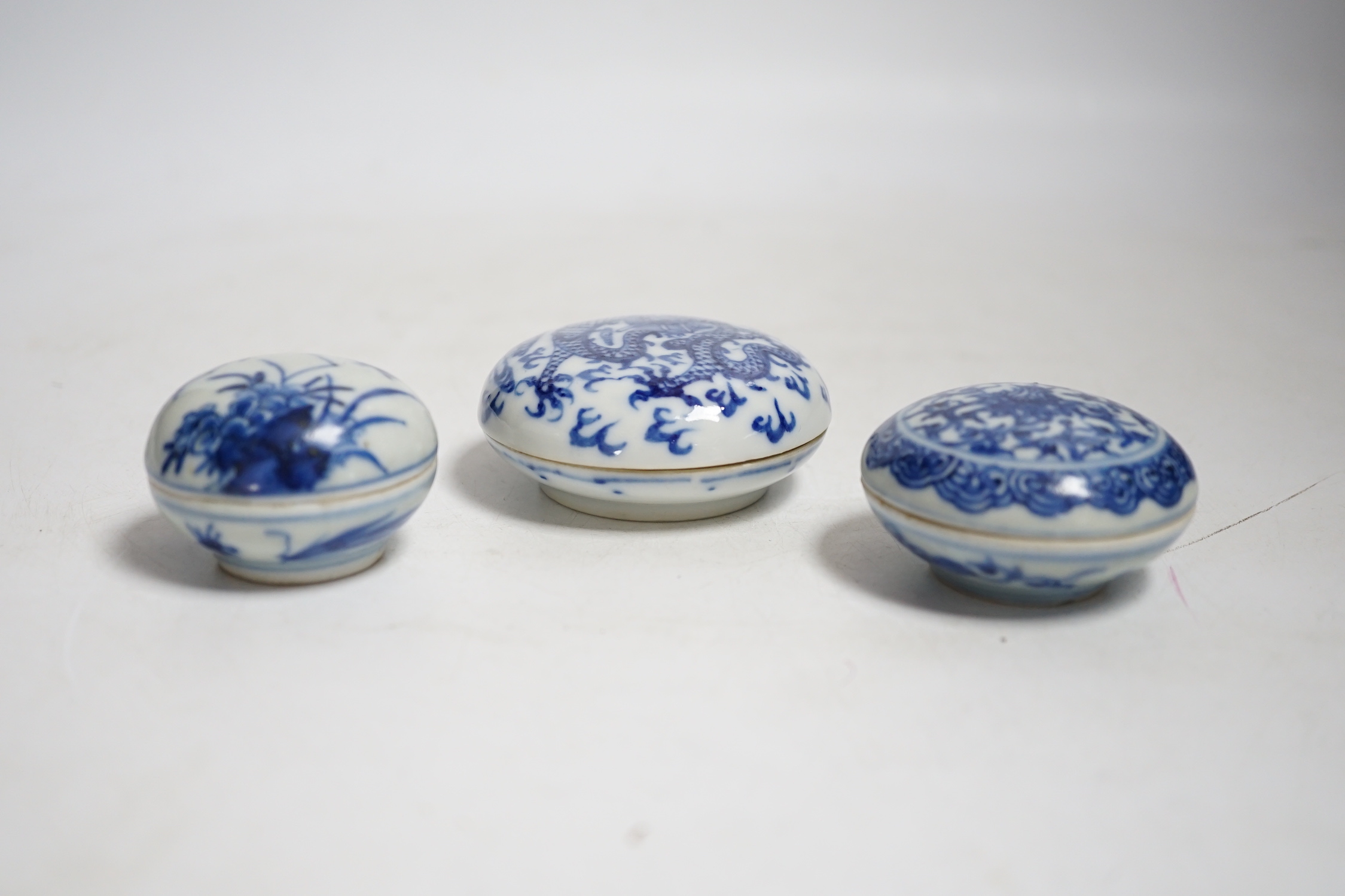 Three Chinese blue and white seal paste boxes and covers, Qing dynasty, largest 7cm in diameter